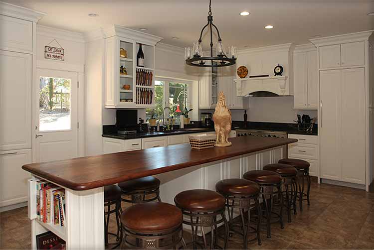 Kitchen with island eating area